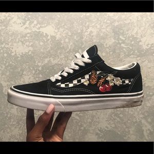OLD SKOOL VANS w Graphic print (Size 8.5 M 10 WMN